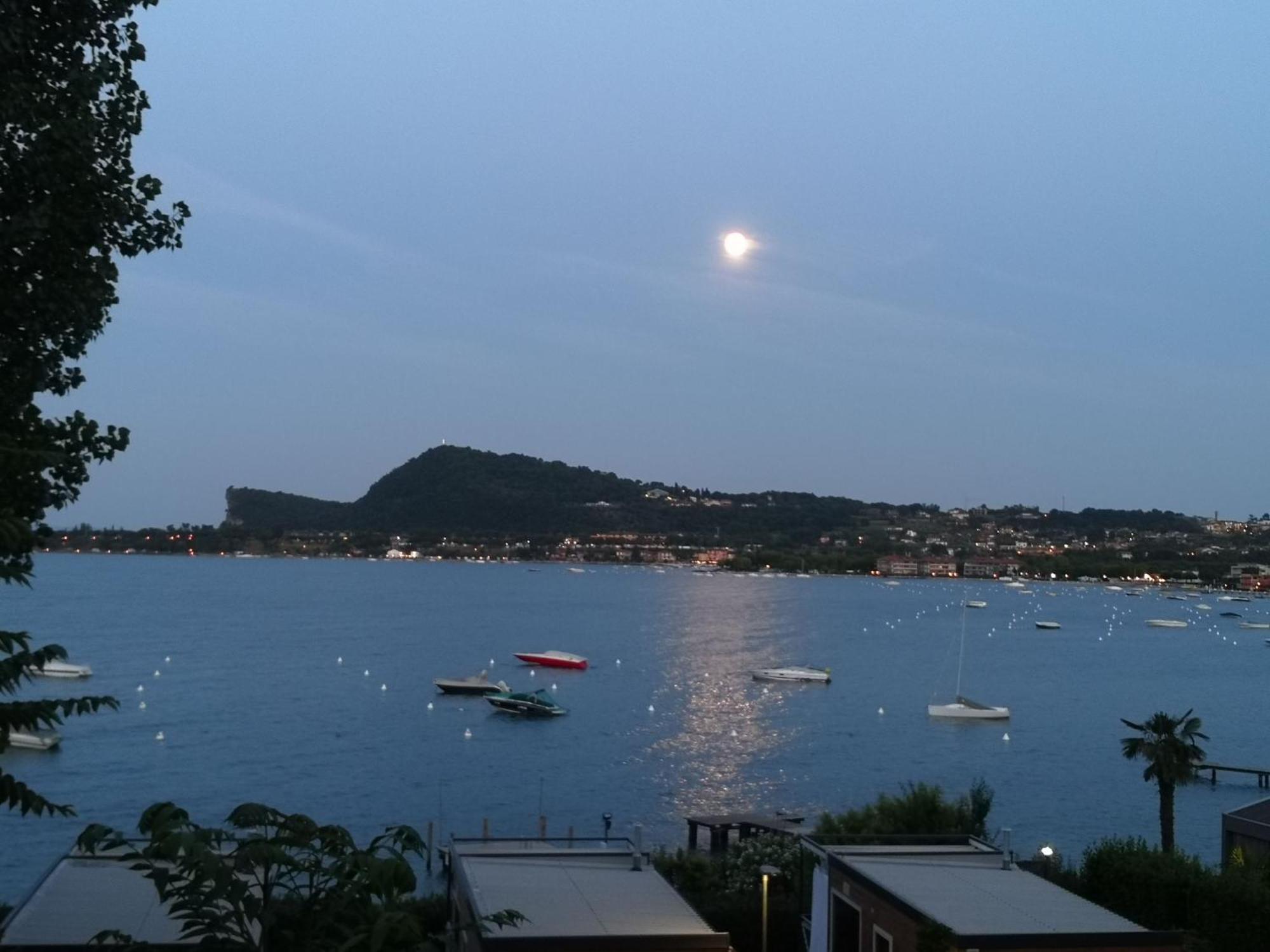 Note Di Lago Manerba del Garda Exterior foto